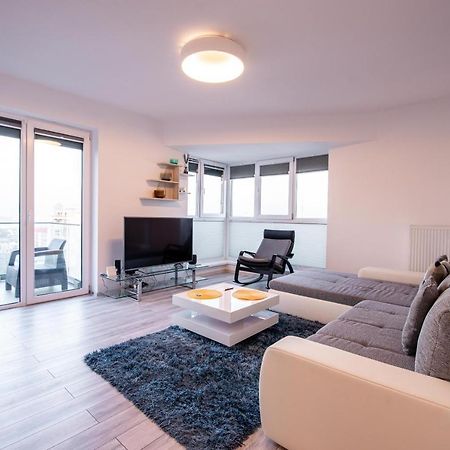Luxury Westpark 2 Presidentialsuite With Lake View W4 Boekarest Buitenkant foto