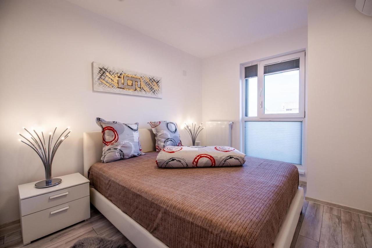 Luxury Westpark 2 Presidentialsuite With Lake View W4 Boekarest Buitenkant foto